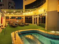 Majestic Central Hotel Отели рядом с достопримечательностью «Рынок Мина-базар»