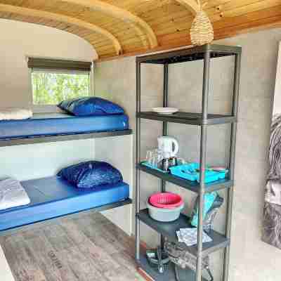Tiny Couples Wagon on the Lakeside Rooms