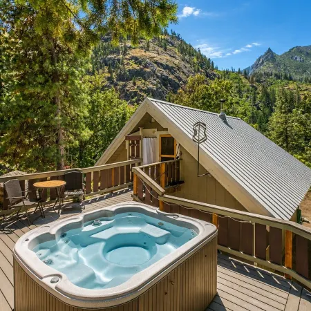 Icicle Chalet 1 Bedroom Cabin