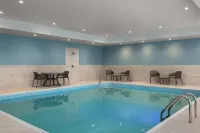 Holiday Inn Express & Suites Muncie Northwest by IHG - Swimmingpools