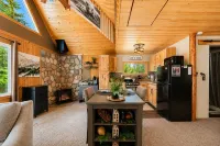 Camp David 1 Bedroom Home by NW Comfy Cabins