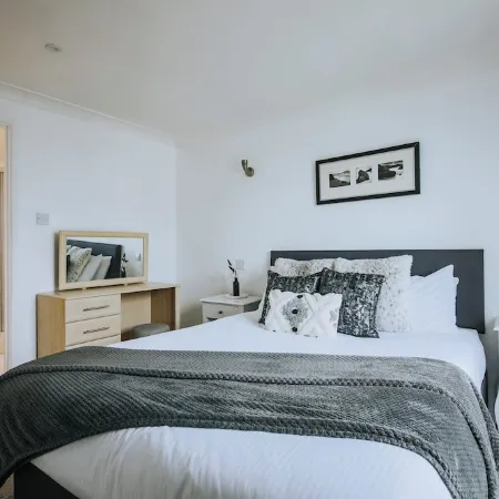 Atlantic Reach Cottage, Newquay.  Large 4 bed villa with leisure services & WiFi