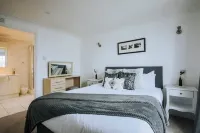 Atlantic Reach Cottage, Newquay.  Large 4 bed villa with leisure services & WiFi - Jacuzzi