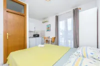 Apartments and Rooms Mate