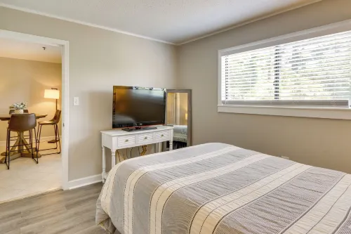 Pools, Beach Access: South Carolina Retreat!