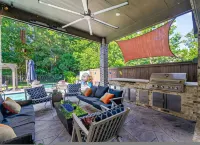 The Pineapple Oasis Pool And Spa Retreat - Homestays
