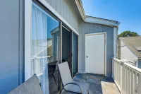 4 Mi to Cherry Grove Beach: Studio w/ Pool Access - Huoneistot