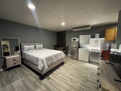 Cozy Private Studio  in a Safe Area of Las Vegas with WiFi, AC Hotels in Summerlin