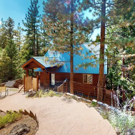 Projector & Deck! Family Cabin, 4 Mi to Lake Davis