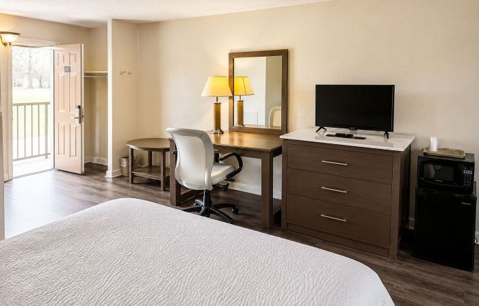 COUNTRY HOST INN