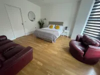The Nook - 2-Star