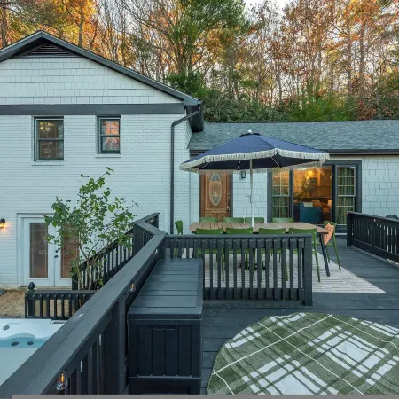 Expansive Deck Sleeps 16 Hot Tub Game Room