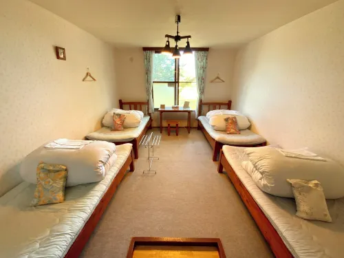 Mashuko Youth Hostel - parking