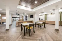 Fairfield Inn & Suites Greensboro Coliseum Area - parking