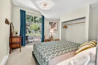 Cozy Home with Ocean and Mountain views. Family sized wth game room and deck - Boutique
