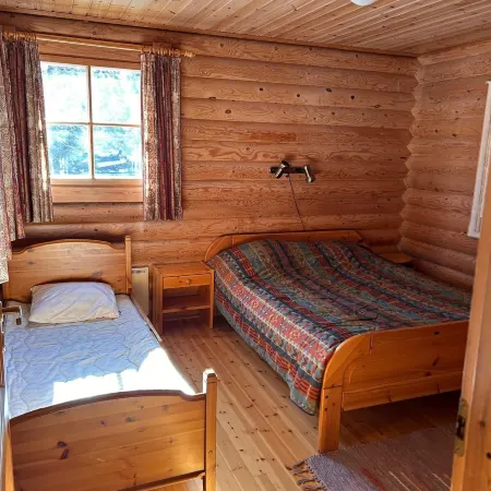 Lakeside Cabin for 12 with Private Sauna