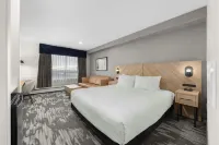 Sandman Hotel Calgary Airport - พร้อมWifi