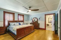 Historic Home w/ Hot Tub and Game Room in Augusta - 4 stjerner