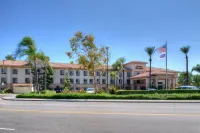 Hampton Inn & Suites Ontario - Bãi đậu xe
