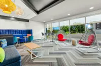 Tru by Hilton Princeton - 3-Star