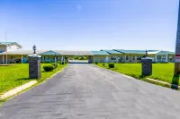 Country Hearth Inn & Suites by OYO Sturgis - Motels