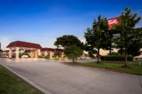 Red Roof Inn & Conference Center McKinney - parking