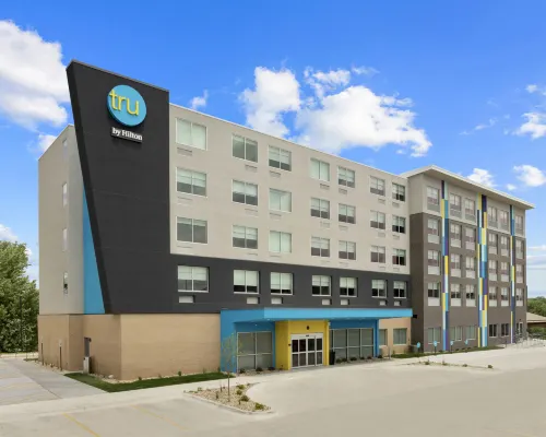 Tru by Hilton Lincoln East Hotels near Gateway Mall
