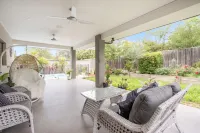Charming 4-bed Getaway With Pool & Garden Oasis - Bintang 3