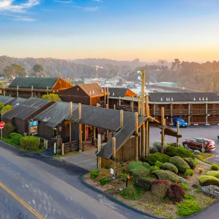 Harbor Lite Lodge