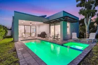 Modern Naples Beach Home Pool Hot Tub 2 Master Suites - Swimmingpools