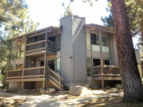 Remodeled and Upgraded; 1 mile from lifts, Shuttle stops at our property - Pool