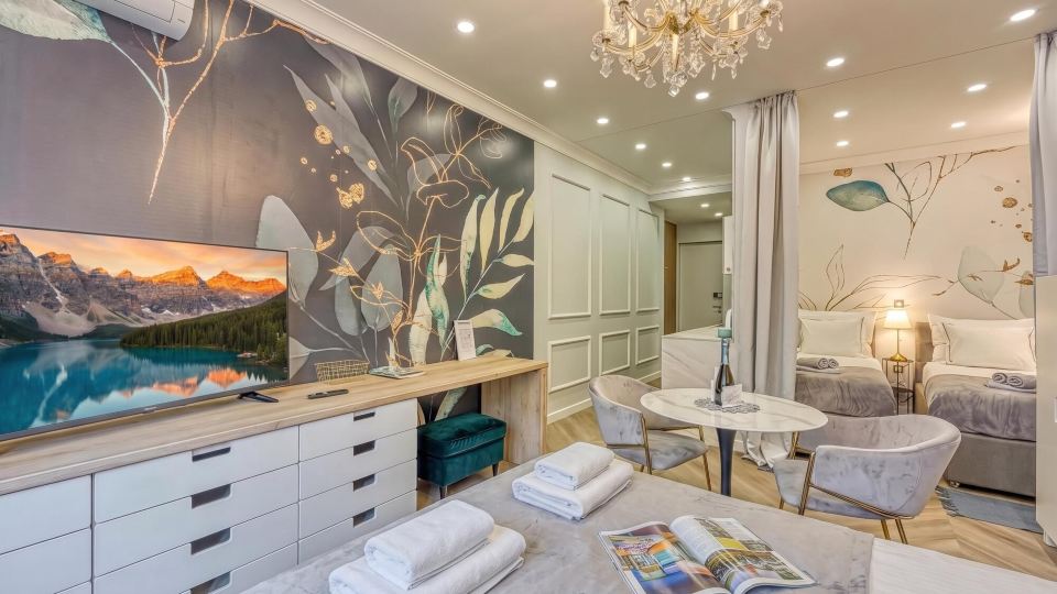 Boutique Downtown Studio with Balcony 1