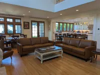 Luxurious newly constructed estate nestled in the quiet Talbot Hill neighborhood - 3 étoiles