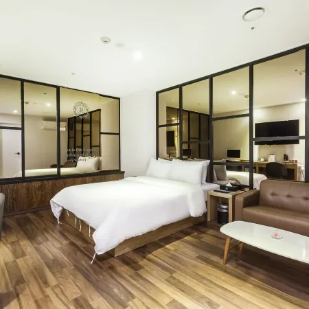 Bundang Hotel Ruby Отели рядом с достопримечательностью «Станция метро Ori»