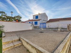 House with 2 Bedrooms in l'épine, with Enclosed Garden - 700 m from The Beach
