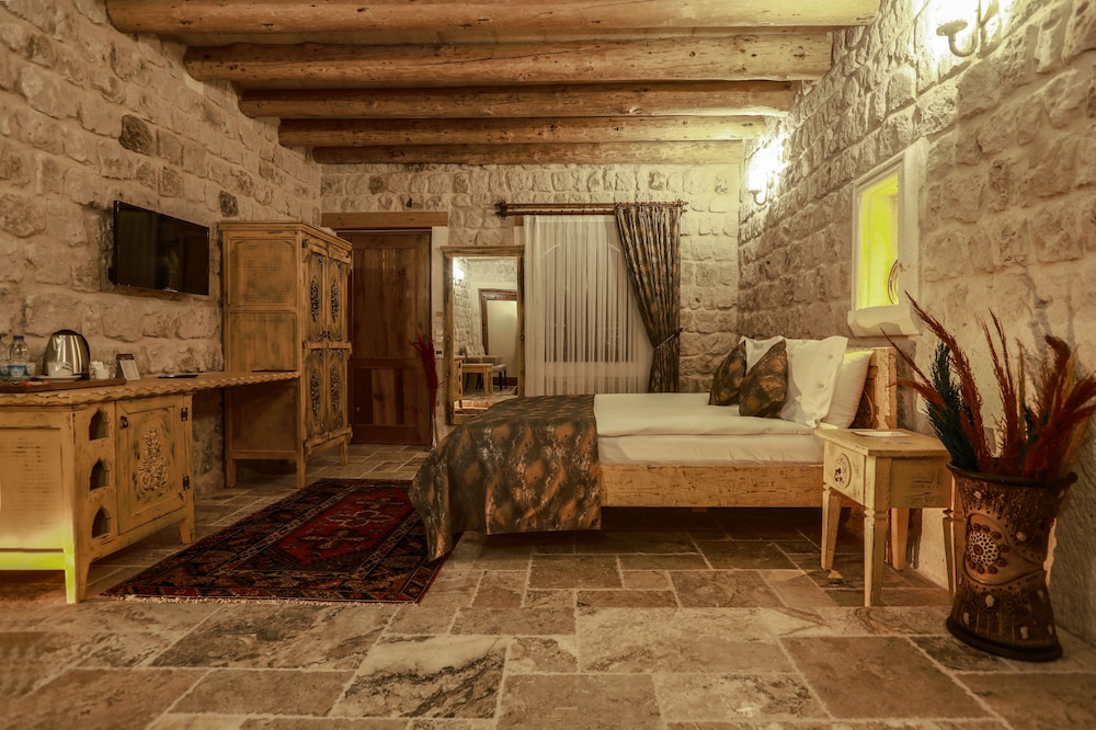 Acer Cave Hotel