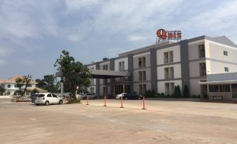 Qbiz Hotel Kalasin