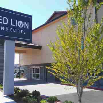 Red Lion Inn & Suites Everett Hotel Exterior