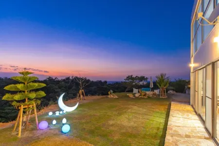 Ocean Villa Fuchaku Okinawa Отели рядом с достопримечательностью «National Institute of Information and Communications Technology Okinawa Electromagnetic Wave Technol»