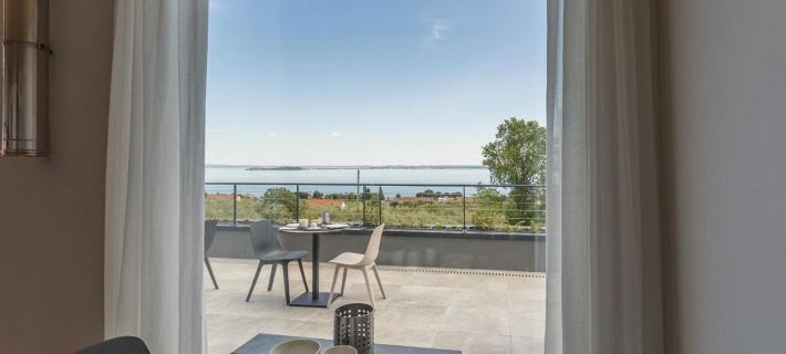 Insula Felix - Deluxe Double or Twin Room with Lake View Ξενοδοχεία στην πόλη Moniga del Garda