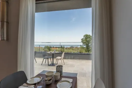 Insula Felix - Camera Deluxe MatrimonialeDoppia con Letti Singoli con Vista Lago - Alloggi