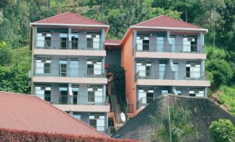 Twin and Intimate Room with Nice Balcony - View on the Lake