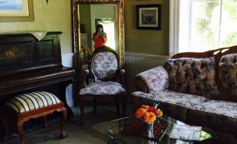 The Iron Gate Inn - Housity