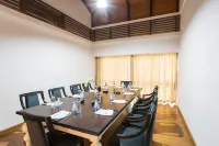 홀리데이 빌라 판타이 인다 빈탄