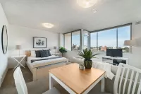 Bright and Sunny Studio Apartment Hotels in Crows Nest