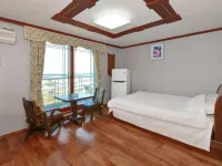 Sokcho Haeoleumhouse Hotel dekat Daepohang Port