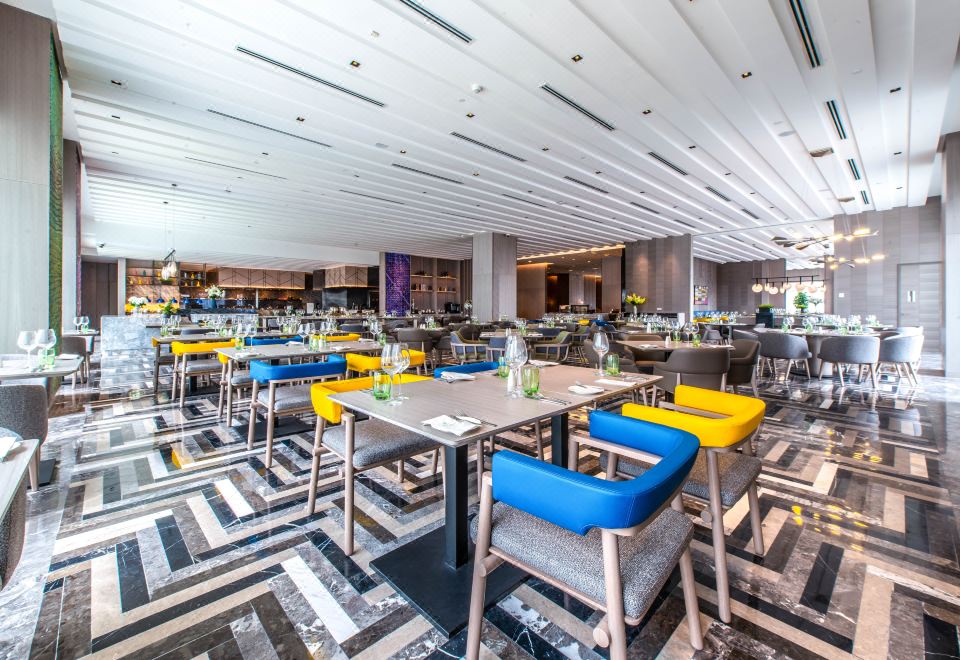 5. 홀리데이 인 조..