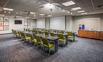 Holiday Inn Express & Suites Detroit - Farmington Hills