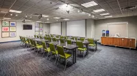 Holiday Inn Express & Suites Detroit - Farmington Hills