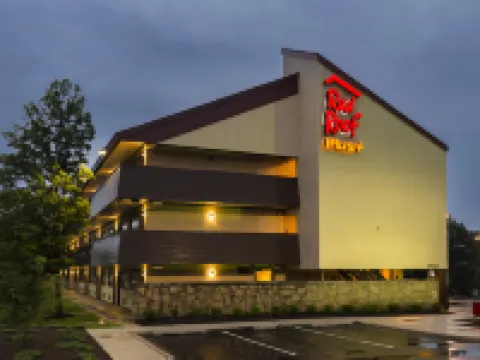 Red Roof Plus+ Chicago - Willowbrook Hotels in Willowbrook